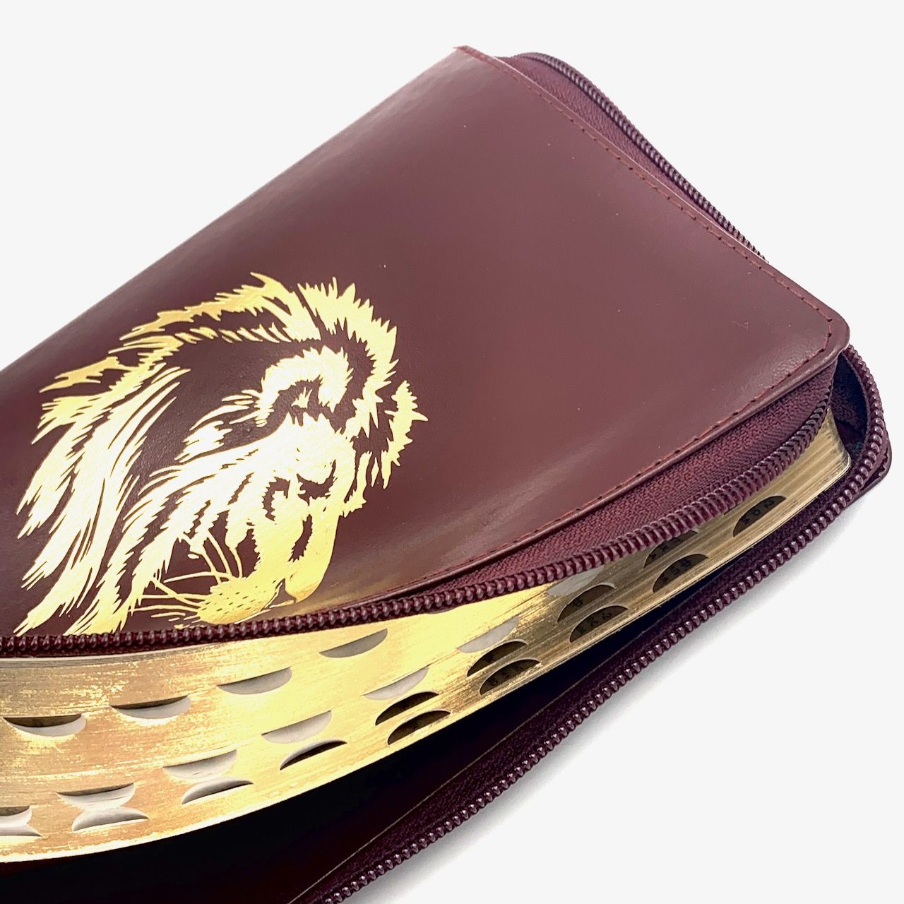 Библия 055zti код 23055-34 дизайн "золотой лев", кожаный переплет на молнии с индексами, цвет бордо металлик, средний формат, 143*220 мм